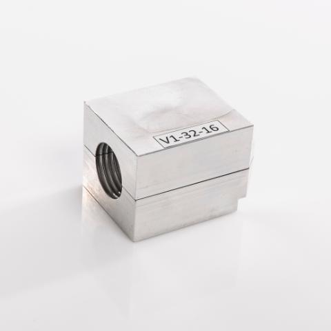 Jetting Duct clamp 32-CD16 for V1/V2 For duct 32mm, cable OD max 16mm (cable seal O.D. 22 mm)