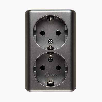 Dobbelt stikkontakt Schuko. 16A. Hvid. Inkl underlag/ ramme. Alu